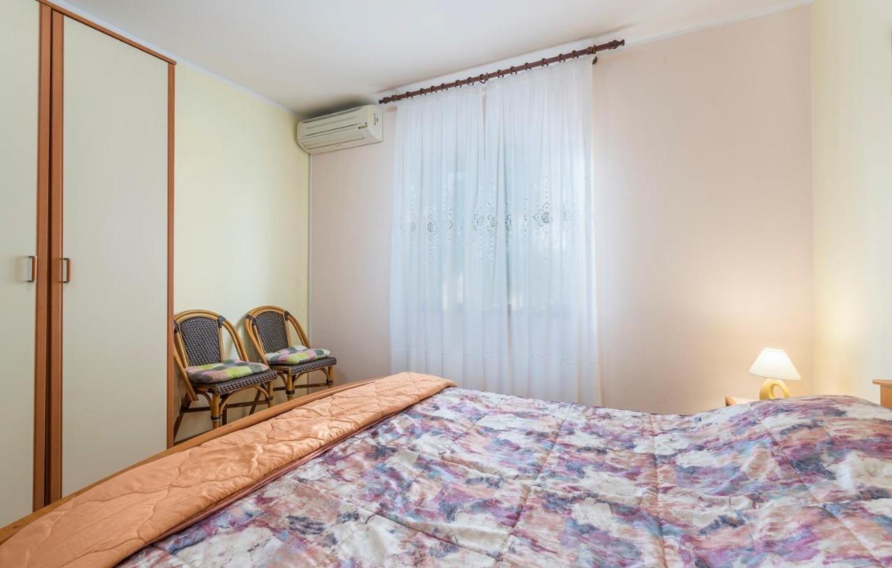 Ferienhaus Zora with Whirlpool Sveti Lovreč Pazenatički Exterior foto